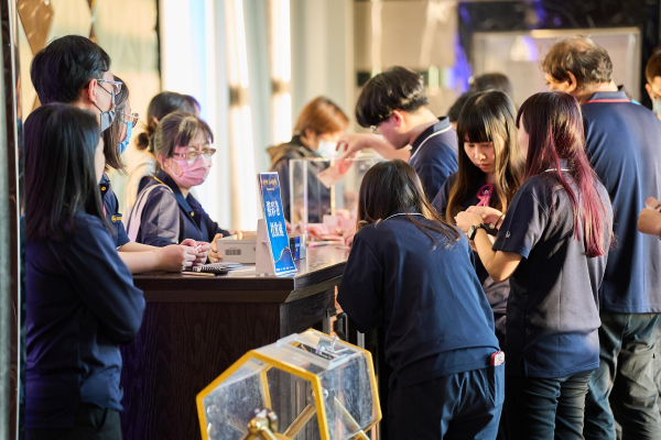 全球扣件工藝大廠春雨集團尾牙盛宴｜歲末狂歡，打造幸福感爆棚的榮耀時刻 - 照片 1
