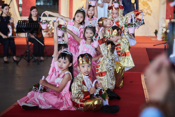 鋼鐵產業全球龍頭集團婚禮｜千人見證衛武營浪漫時刻，67對新人共譜鋼鐵柔情 - 照片 1
