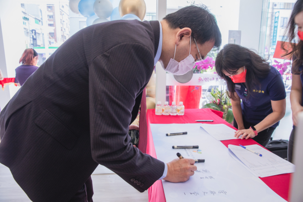 高雄健和診所開幕剪綵：高規流程精算與精密場域管控實錄 - 照片 3